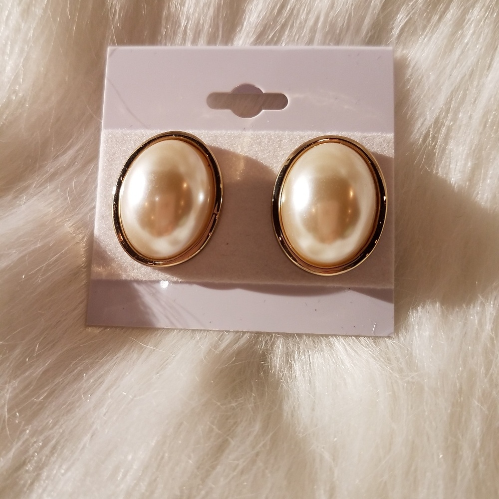 Pearl Clip On's